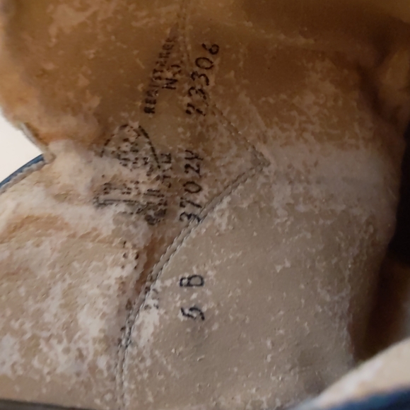 Justin black leather cowboy boots-sz 5B - Picture 7 of 7